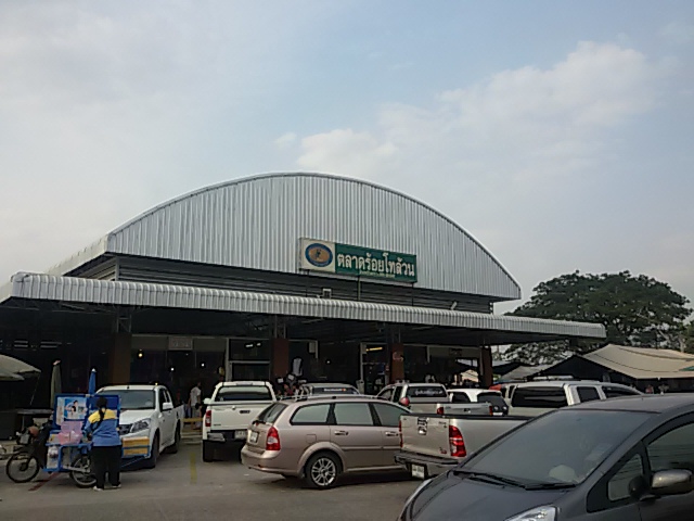 10855_ด้านหน้าตลาด.jpg