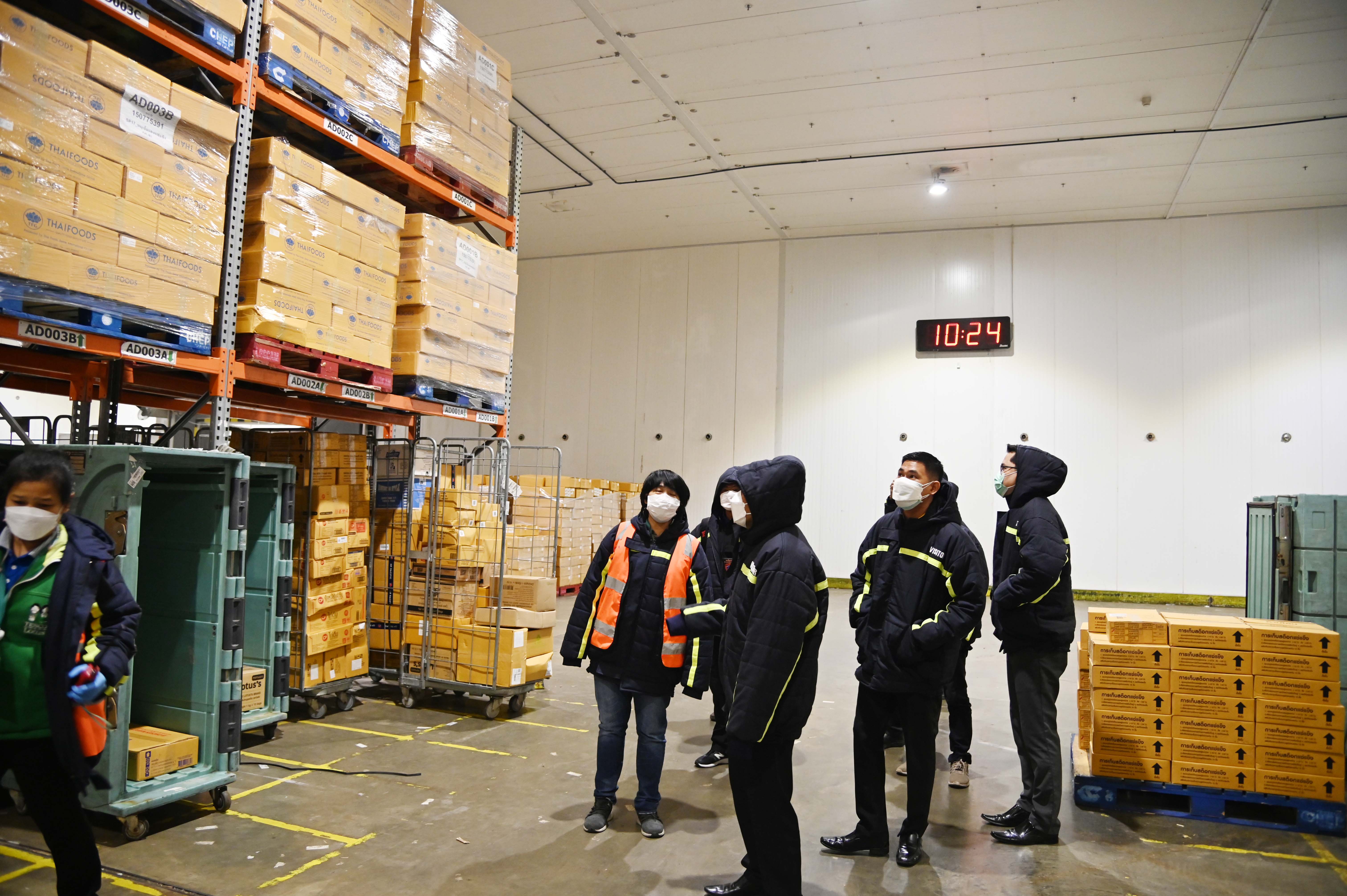 รองอธิบดีกรมการค้าภายใน ตรวจสอบภาวะราคาและปริมาณสุกร