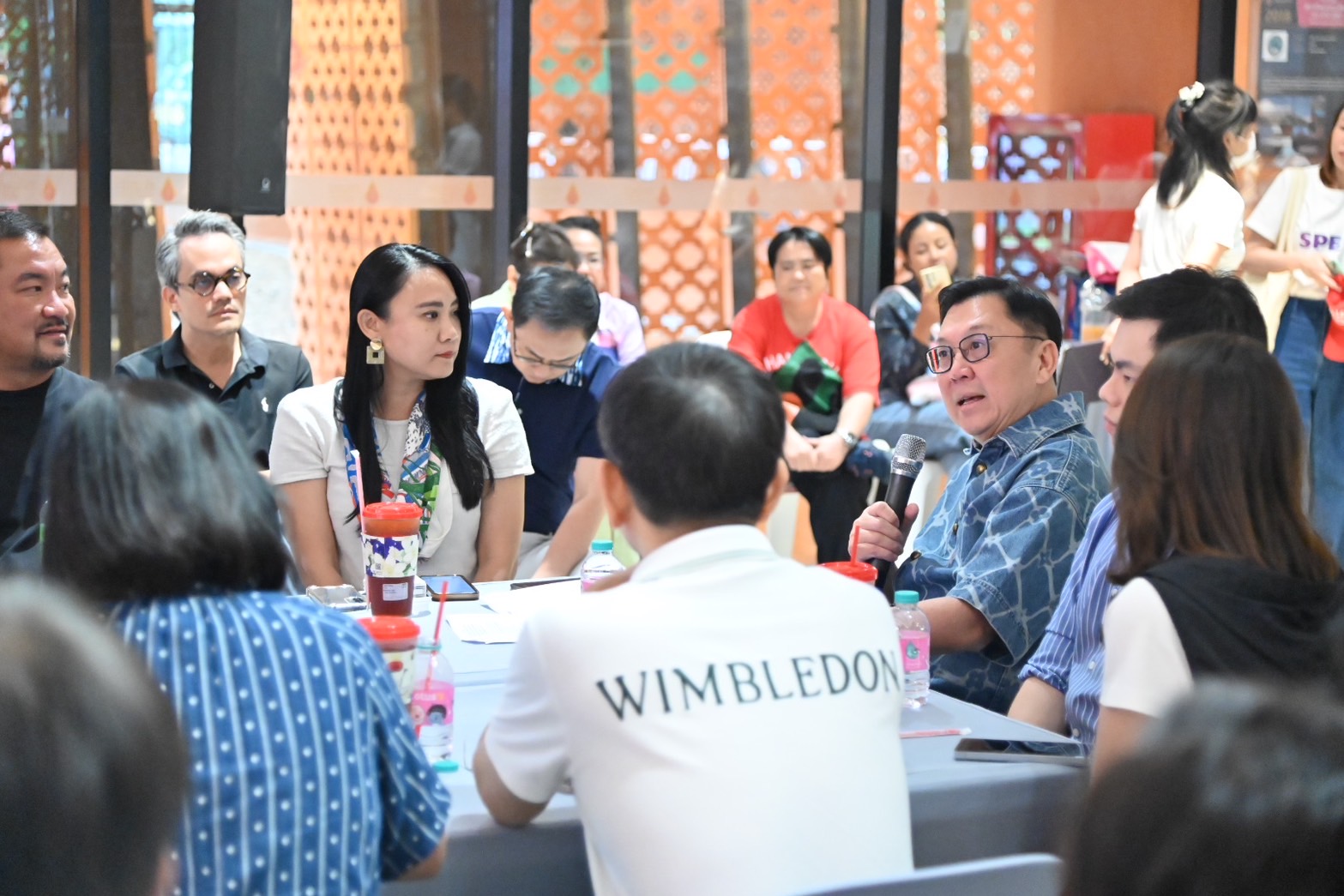 “พาณิชย์”ตรวจเยี่ยมผู้ประกอบการ และประชาสัมพันธ์ ถนนบรรทัดทอง
