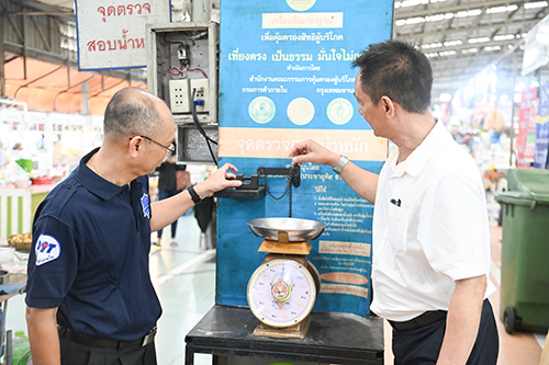 พาณิชย์ลงพื้นที่ติดตามสถานการณ์ราคาสินค้าอุปโภคบริโภค