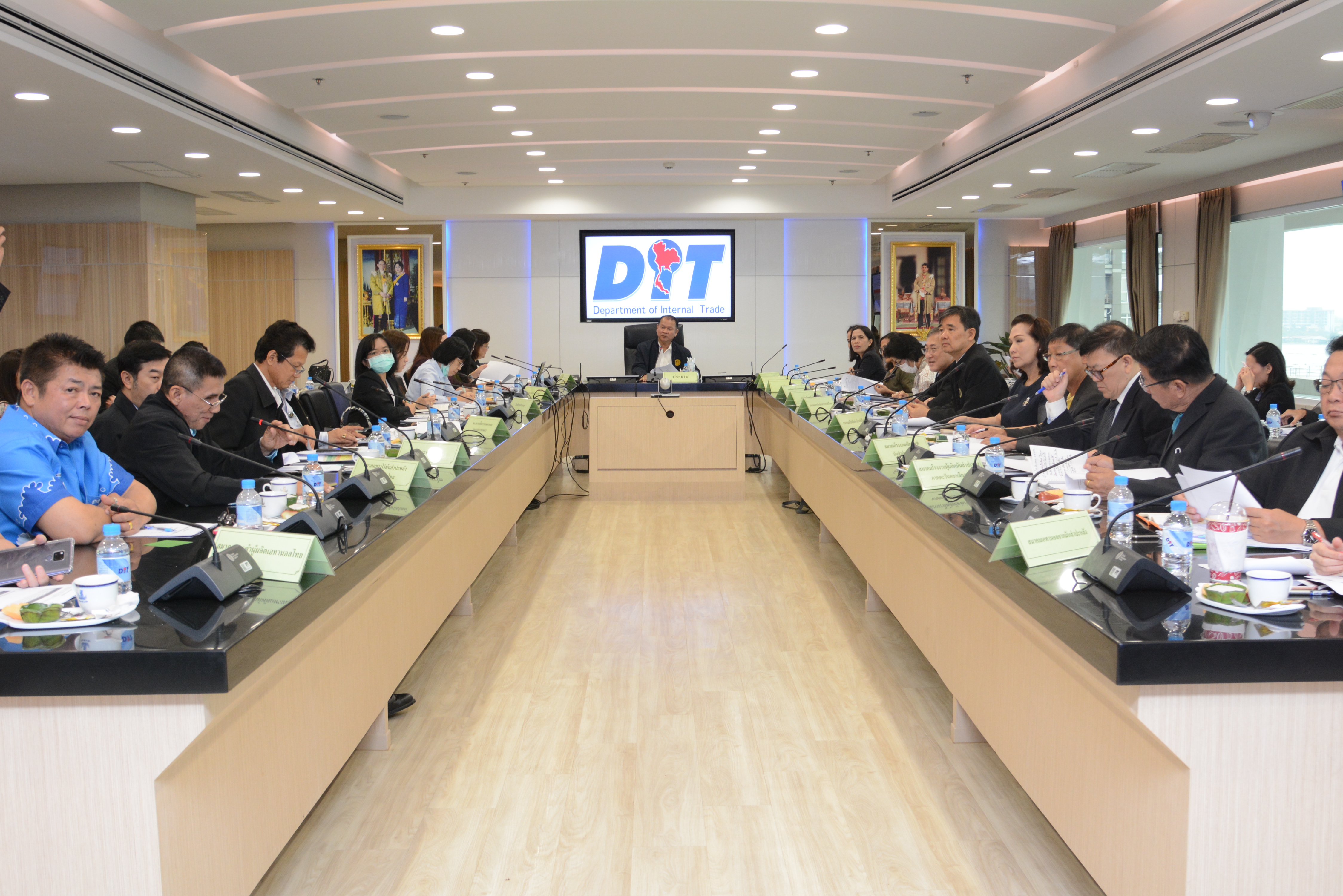 การประชุมหารือมาตรการช่วยเหลือเกษตรกร และผุู้ประกอบการมันสำปะหลัง