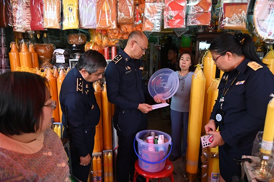พาณิชย์ สคบ.และสำนักงานเขตกรุงเทพฯ  เข้มบูรณาการติดตามสถานการณ์การจำหน่ายชุดสังภัณฑ์ ชุดไทยธรรม  และเทียนพรรษา ในช่วงเทศกาลวันอาสาฬหบูชา วันเข้าพรรษา