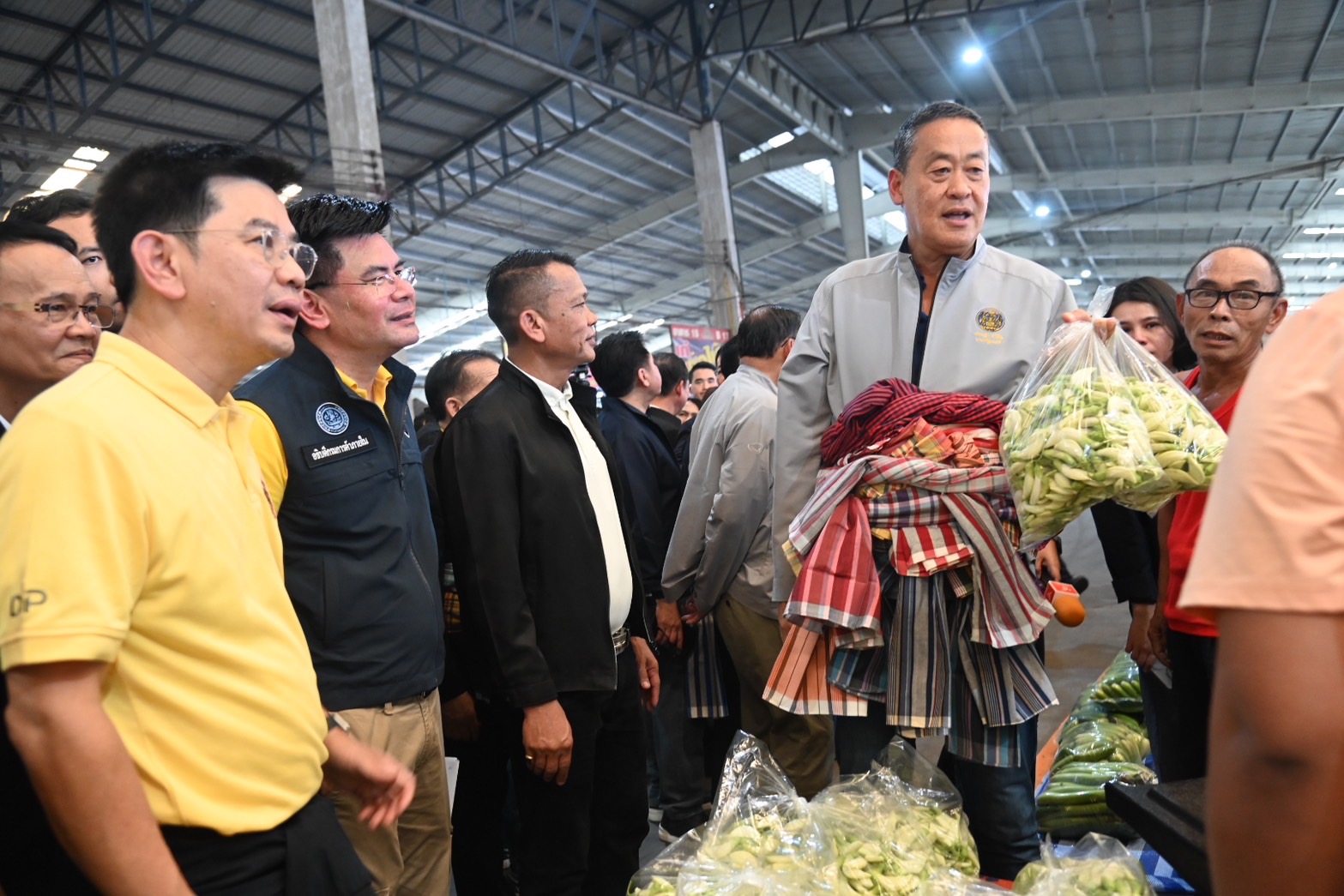 ติดตามสถานการณ์ผัก-ผลไม้ ณ ตลาดกลางศรีเมือง 