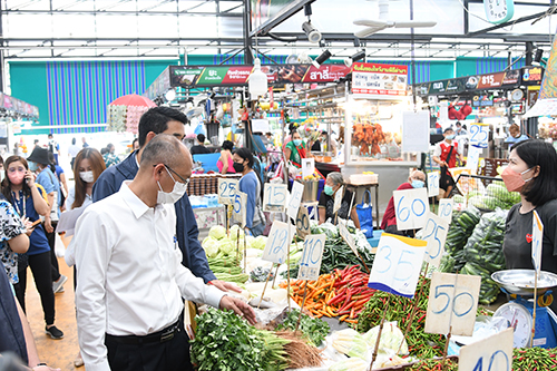 ตรวจติดตามสถานการณ์ราคาผักชี-มะนาว
