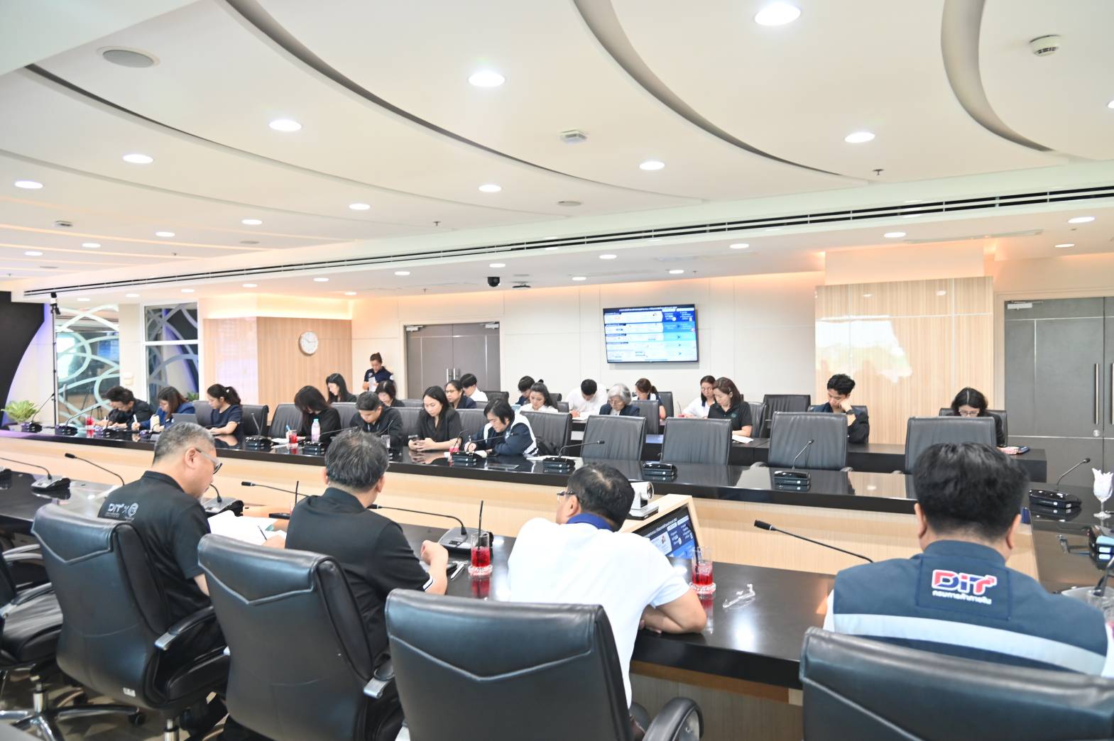 ข่าวเลขที่ 112/2569 ค้าภายในสู้วิกฤตตะวันออกกลาง ขยายธงฟ้า–ธงเขียวพลัส ลดค่าครองชีพ ร่วมเอกชนเร่งหาปุ๋ย ดูแลปาล์มทั้งระบบไม่ให้เกษตรกรได้รับผลกระทบ (11 เมษายน 2569)