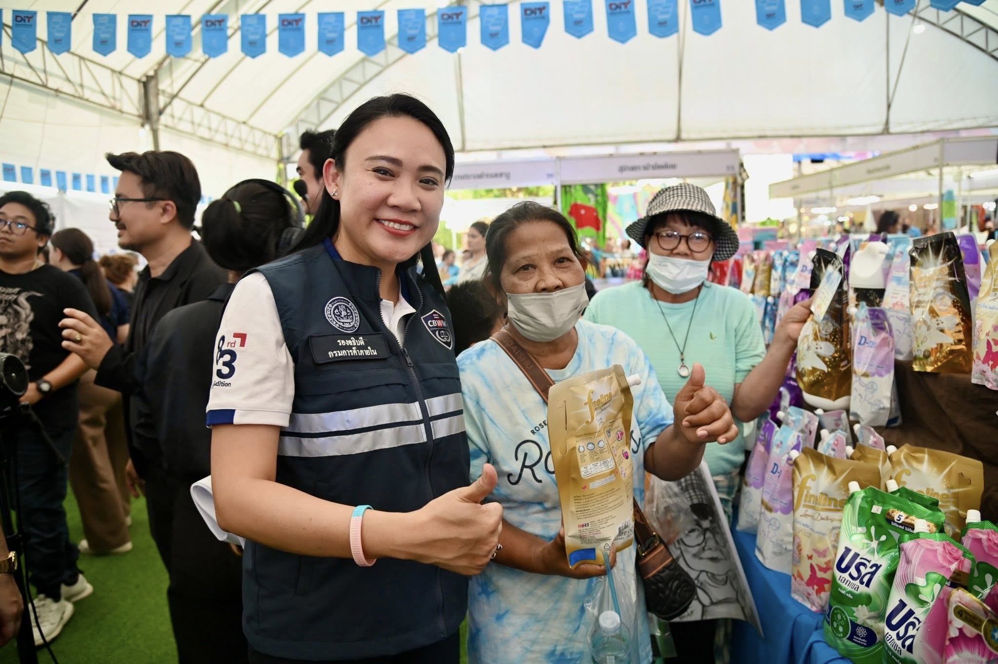“พาณิชย์”เดินหน้า “ไทยทำ ไทยใช้ ไทยช่วยไทย” จัดธงฟ้าราชบุรีลดสูงสุด 60% เตรียมต่อยอดลดราคาปุ๋ย-ยา ช่วยเกษตรกร