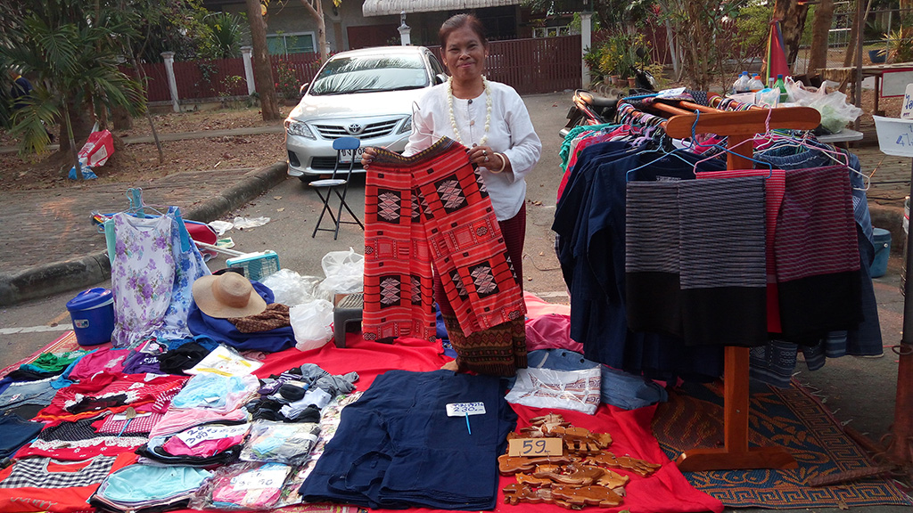 57397_แผงค้าเสื้อผ้า.jpg
