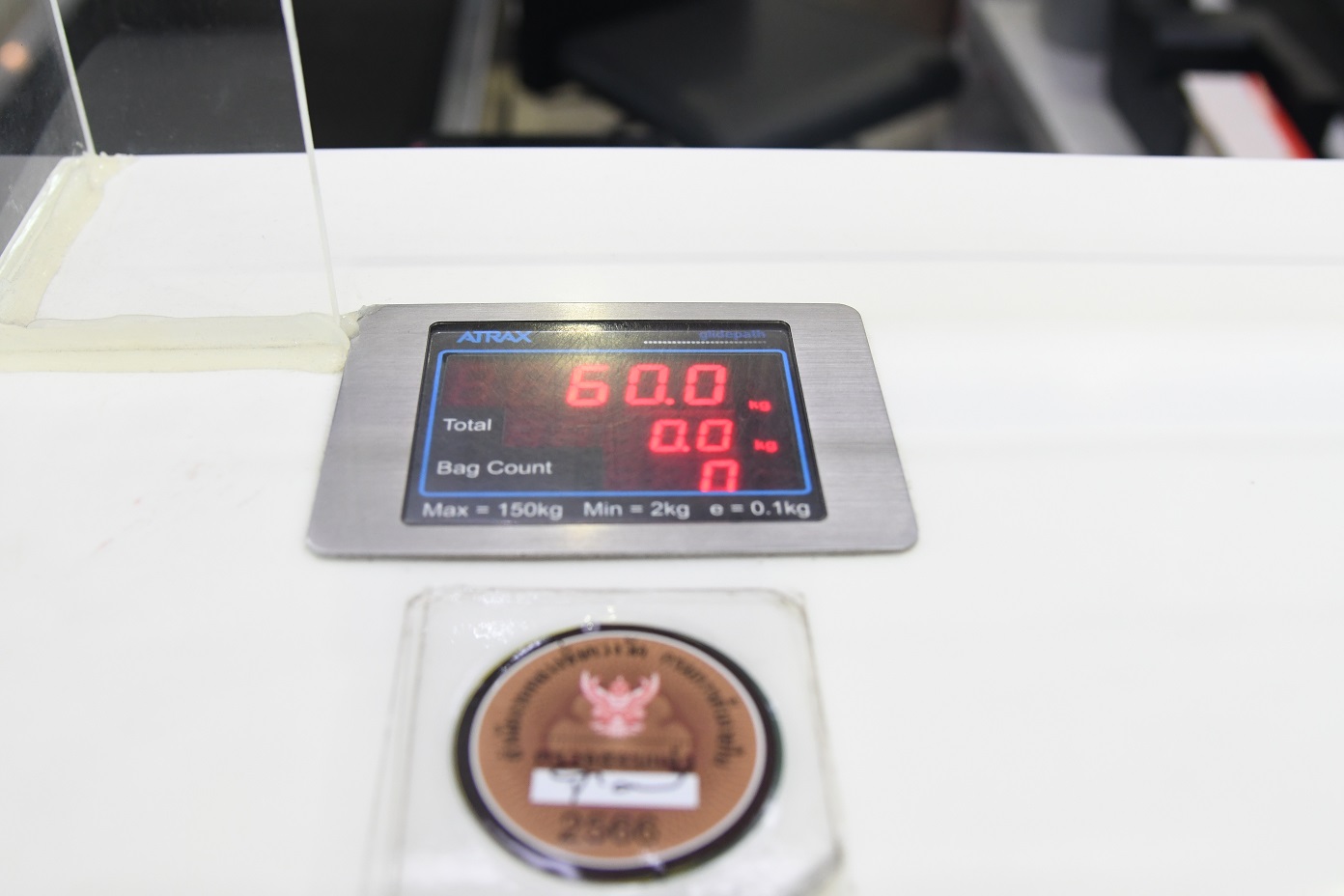 "พาณิชย์" ตรวจสอบการบรรจุก๊าซหุงต้ม และตรวจสอบเครื่องชั่งน้ำหนักกระเป๋าสัมภาระ