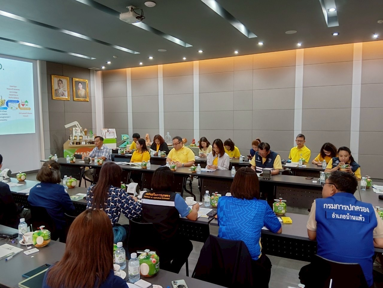 กรมการค้าภายใน หนุน บจ. เค เฟรช เพิ่มมูลค่ามะพร้าวน้ำหอมไทยผ่านนวัตกรรม