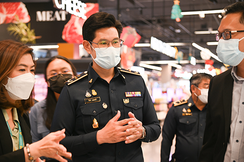 พาณิชย์ตรวจราคากระเช้าของขวัญเเละสินค้าอุปโภคบริโภคในช่วงใกล้เทศกาลปีใหม่