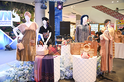  “Village To Town” นำสินค้าหมู่บ้านทำมาค้าขาย ตลาดต้องชม ขายคนกรุง-นักท่องเที่ยว