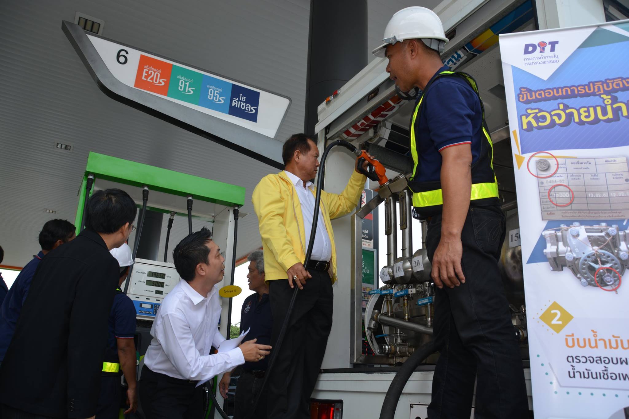 พาณิชย์คุมเข้มการตรวจสอบมาตรวัดน้ำมันเชื้อเพลิง มาตรวัดก๊าซ LPG, NGV ตามสถานีบริการก่อนช่วงวันหยุดเทศกาลสงกรานต์