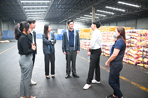 ติดตามสถานการณ์ปริมาณและราคาปุ๋ยเคมี แนะนำช่องทางซื้อปุ๋ย “จับคู่ปุ๋ย ซื้อตรง ถูกเงิน-ถูกใจ” พร้อมตรวจสอบความเป็นธรรมทางการค้าให้เกษตรกร