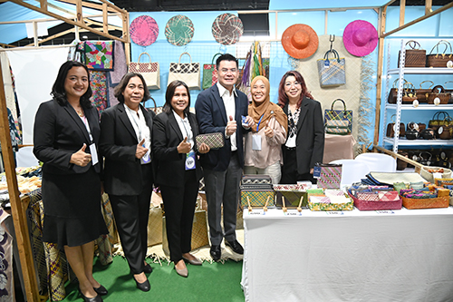 กรมการค้าภายในร่วมงาน Thailand Local BCG Plus Expo 2013