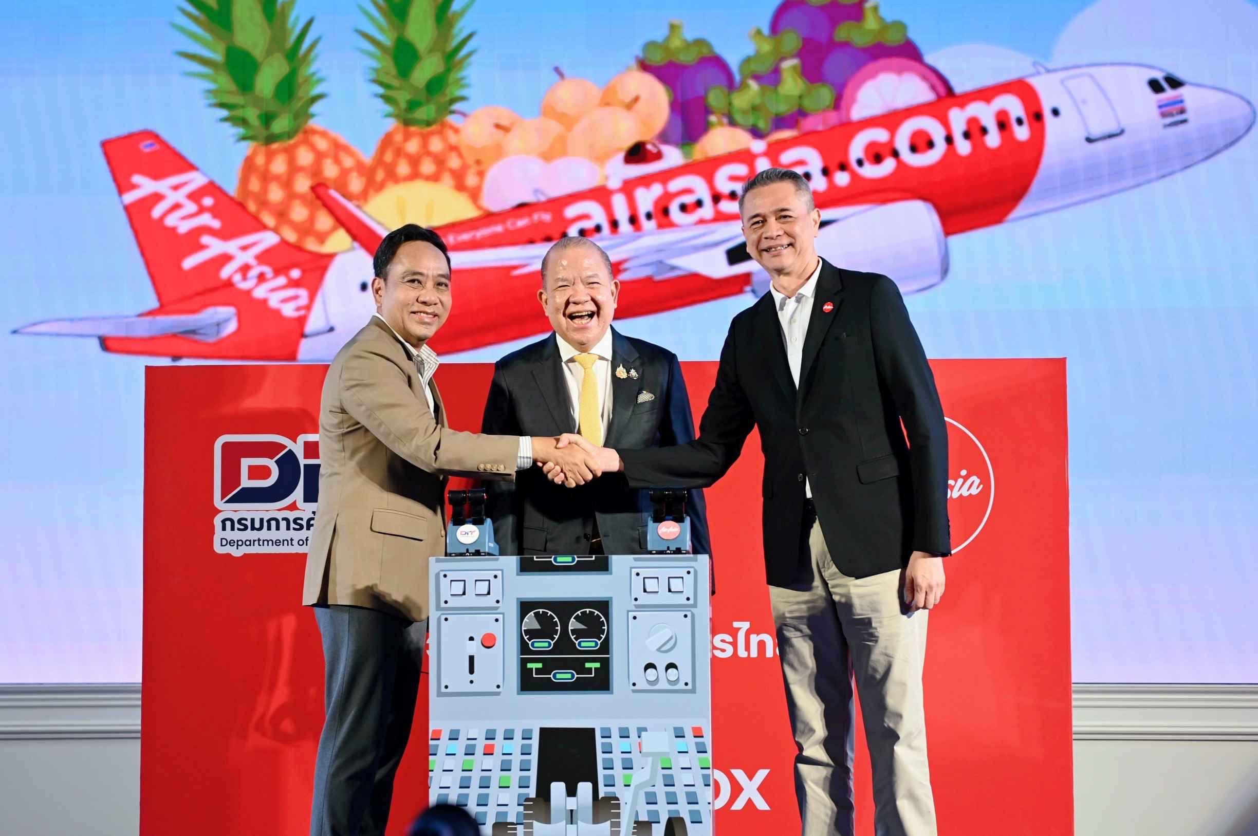 พาณิชย์ ลุยช่วยชาวสวน ดึง ไทยแอร์เอเชีย ซื้อผลไม้ร่วม 1,000 ตัน เสิร์ฟเมนูอาหาร-เครื่องดื่มบนเครื่องบิน 