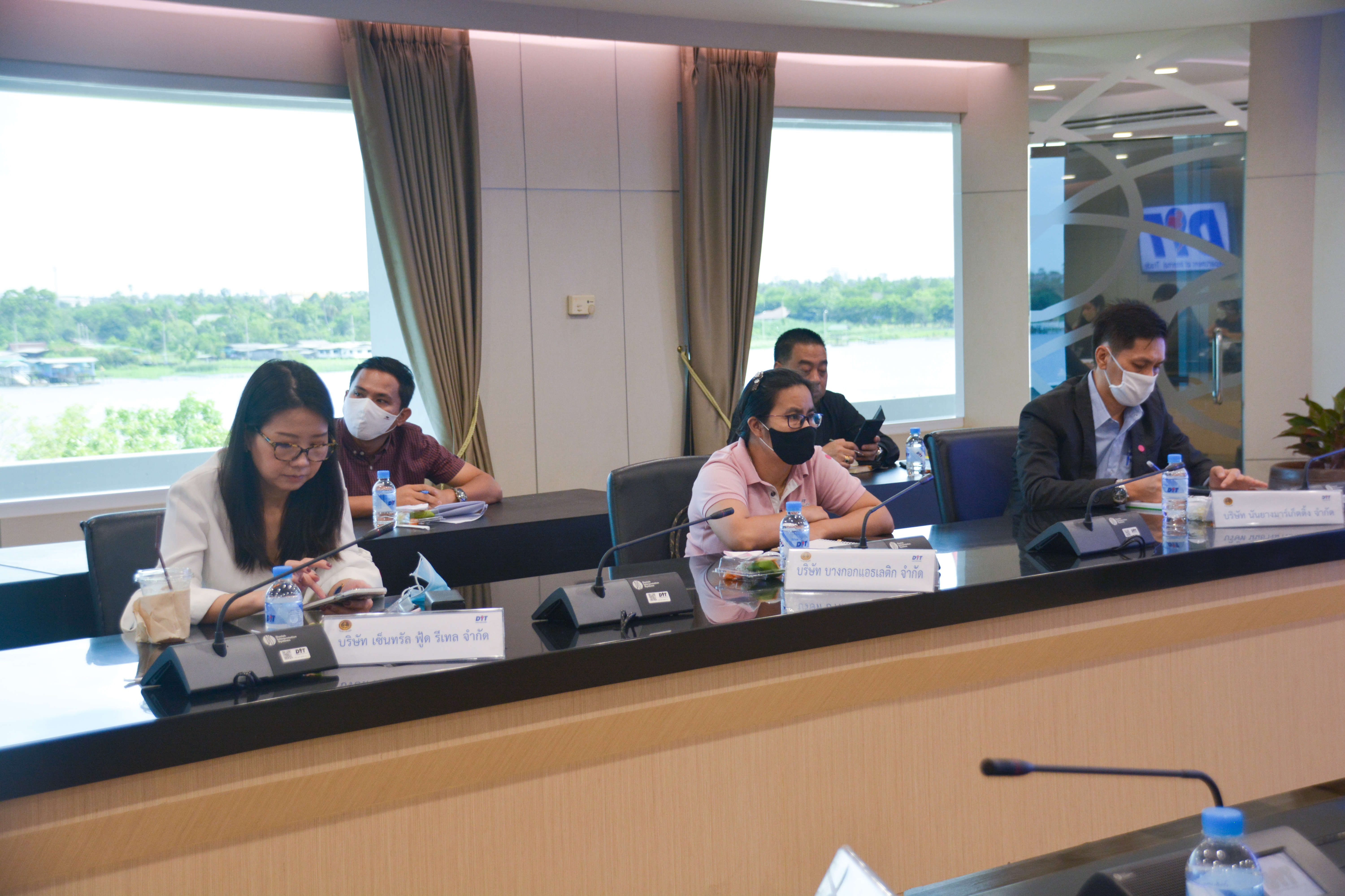 ประชุมหารือแนวทางการจัดงานลดราคาจำหน่ายสินค้าในช่วงเปิดภาคเรียน
