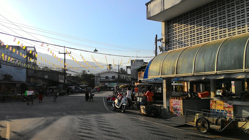 44532_ด้านข้างตลาด.jpg