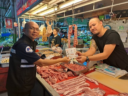 กรมการค้าภายในตรวจมาตรวัดปริมาณน้ำมัน และรณรงค์ การปิดป้ายราคา ในช่วงเทศกาลปีใหม่