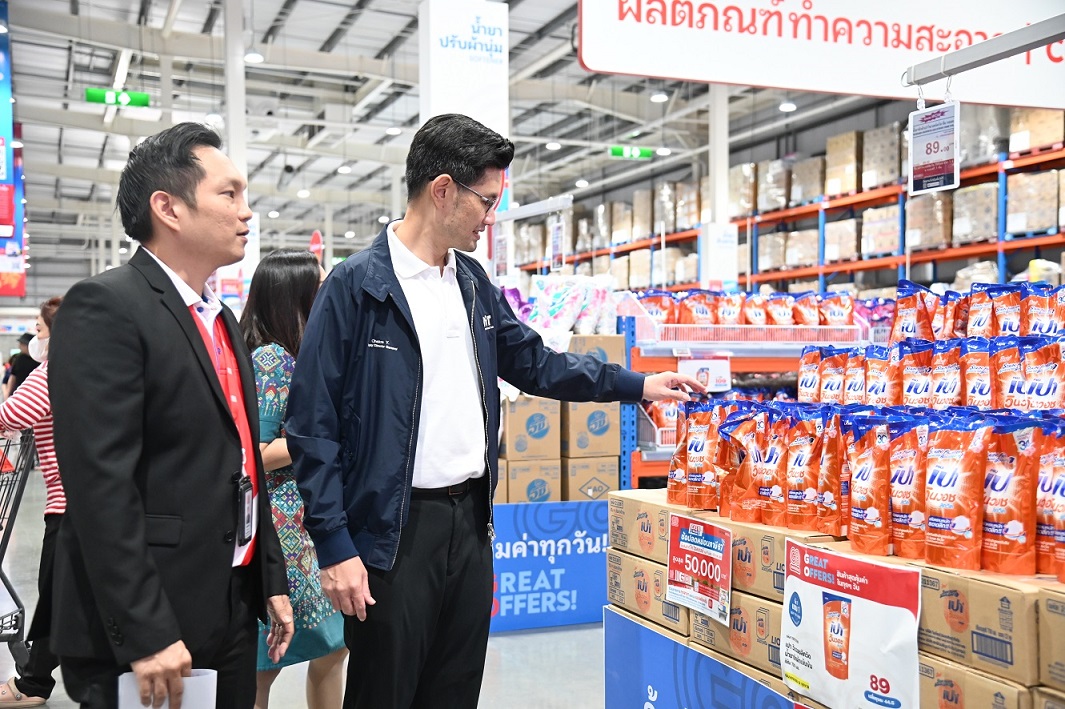 พาณิชย์เกาะติดสถานการณ์ราคาและปริมาณสินค้า ห้างหั่นราคาช่วยค่าครองชีพ