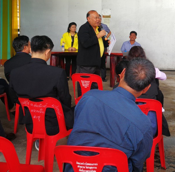 รองอธิบดีกรมการค้าภายใน ลงพื้นที่ศึกษาปัญหาเรื่องมะพร้าวและสับปะรด