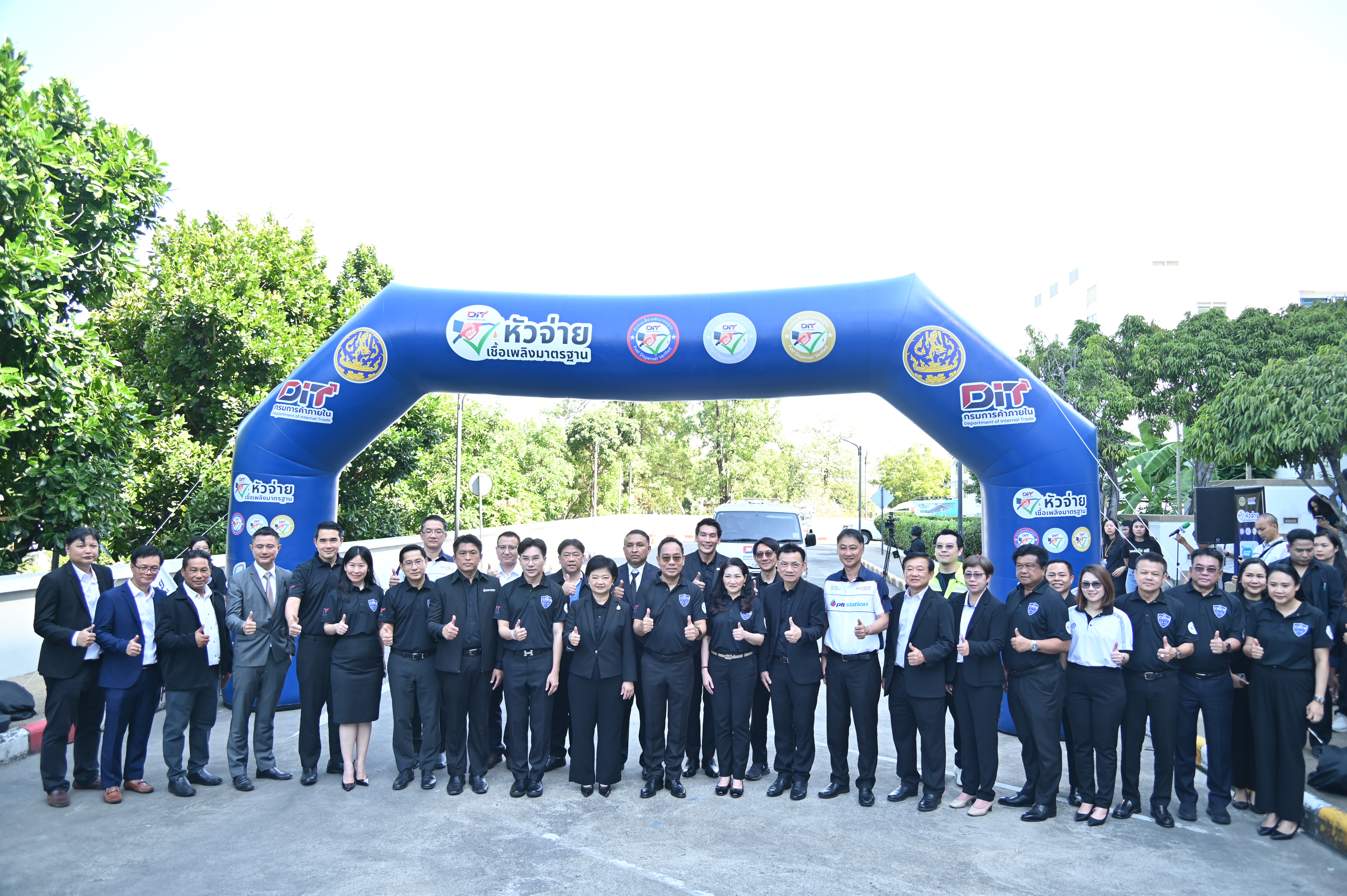 ข่าวเลขที่ 52/2569 พาณิชย์คุมเข้มช่วงเทศกาลปีใหม่ ปล่อยขบวนรถสายตรวจเฉพาะกิจ ตรวจหัวจ่ายน้ำมันทั่วประเทศ ย้ำลดค่าครองชีพ–สร้างความเป็นธรรมตามนโยบายรัฐมนตรีพาณิชย์ (18 ธันวาคม 2568)