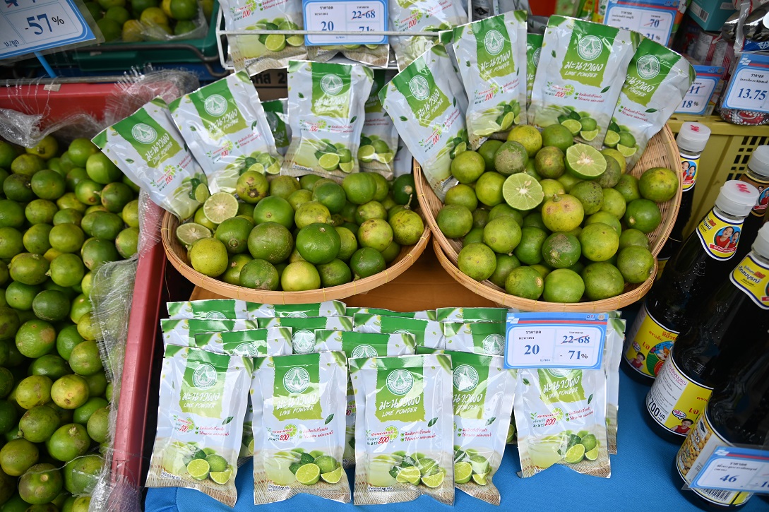 นำมะนาวสด-มะนาวผง ขายผ่านโมบายธงฟ้า ลดค่าครองชีพประชาชน