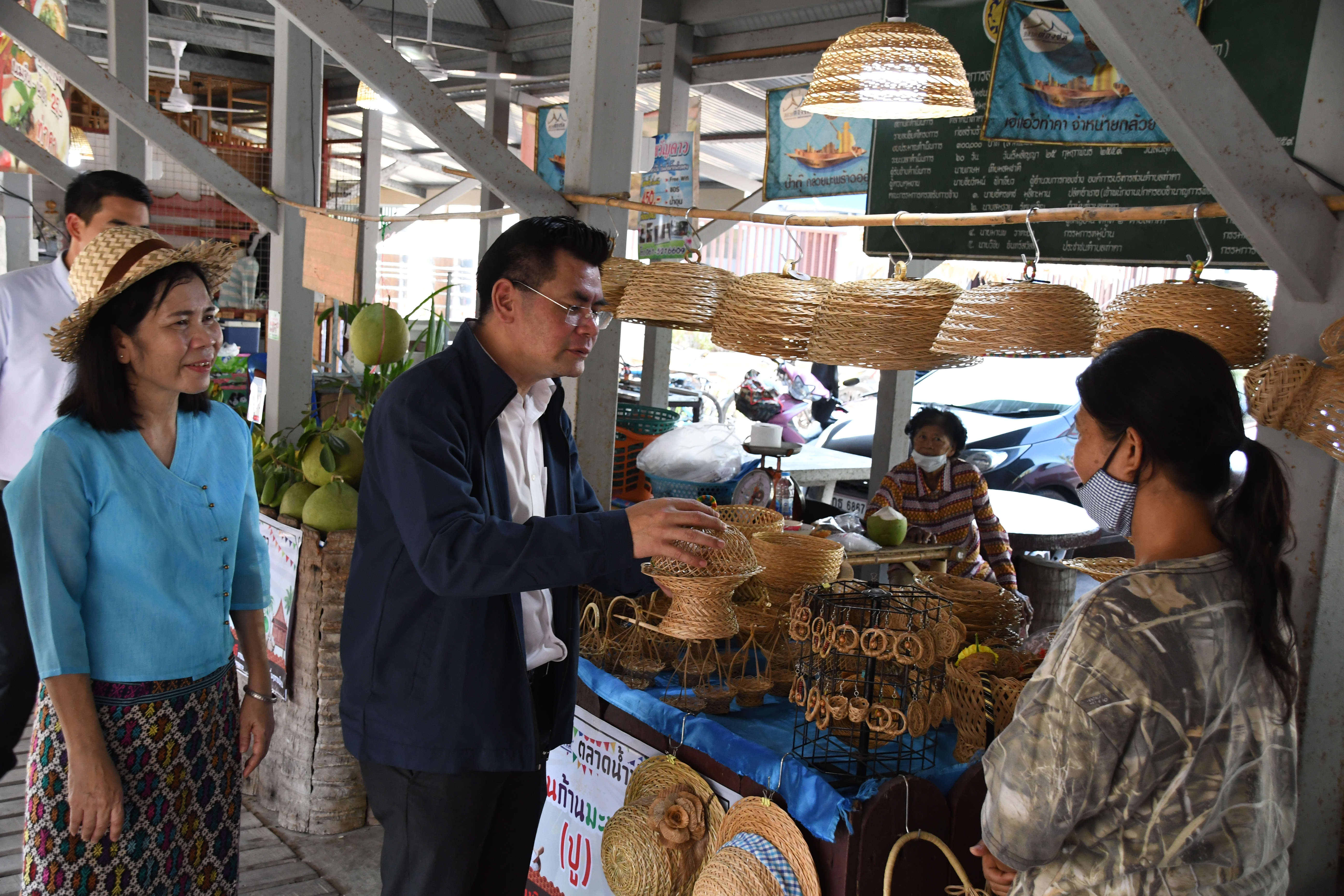  อธิบดีกรมการค้าภายใน ตรวจติดตามกิจกรรมส่งเสริมของทางการตลาดและเชื่อมโยงการจำหน่ายสินค้าและบริการในตลาดชุมชน