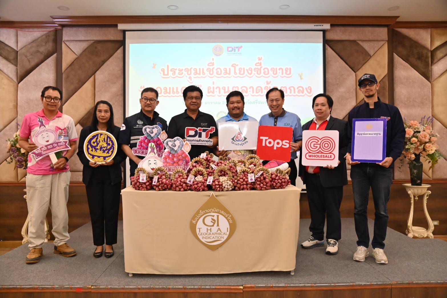 DIT ลงพื้นที่ จ.ศรีสะเกษ เชื่อมโยงซื้อขายหอมแดง ผ่านตลาดข้อตกลงโดยใช้สัญญาข้อตกลงมาตรฐาน ของกรมการค้าภายใน