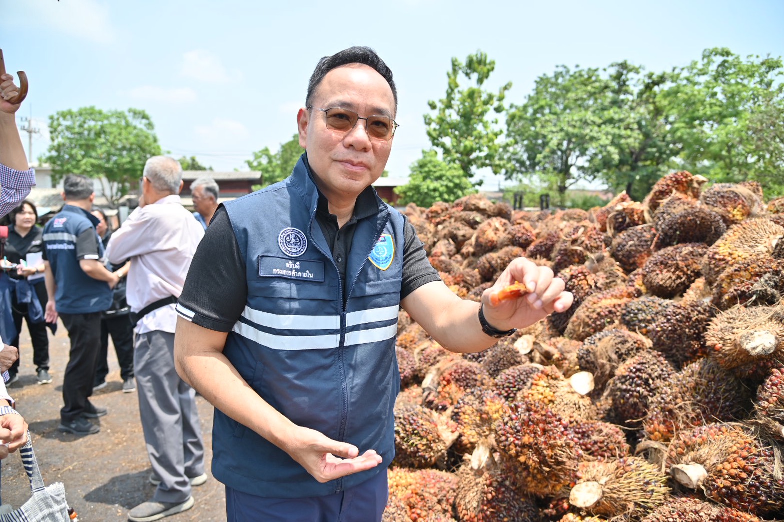 ข่าวเลขที่ 129/2569 “ค้าภายใน” ลงพื้นที่พบเกษตรกรปาล์ม ย้ำส่งออกยังคล่องตัว ดันใช้ B20 เพิ่ม โรงสกัดต้องให้ราคาเพิ่มตามคุณภาพ ไม่มีติดคิว หนุนราคาปาล์มขยับ เกษตรกรมั่นใจสถานการณ์คลี่คลาย (2 พฤษภาคม )