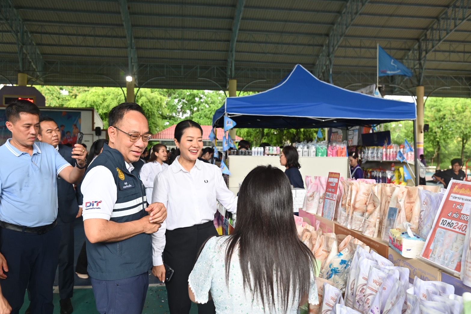 ข่าวเลขที่ 145/2569 “พาณิชย์–ศึกษาธิการ” จัด “ไทยช่วยไทย พลัส” 1,000 จุดทั่วประเทศ นำสินค้าราคาประหยัดลดค่าครองชีพผู้ปกครอง–ประชาชนช่วงเปิดเทอม (22 พฤษภาคม 2569)