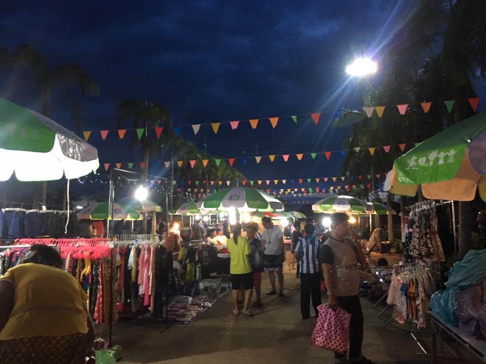 23085_ตลาดยามค่ำคืน.jpg