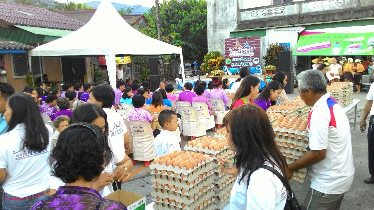 11030_ขายไข่ในงาน.jpg