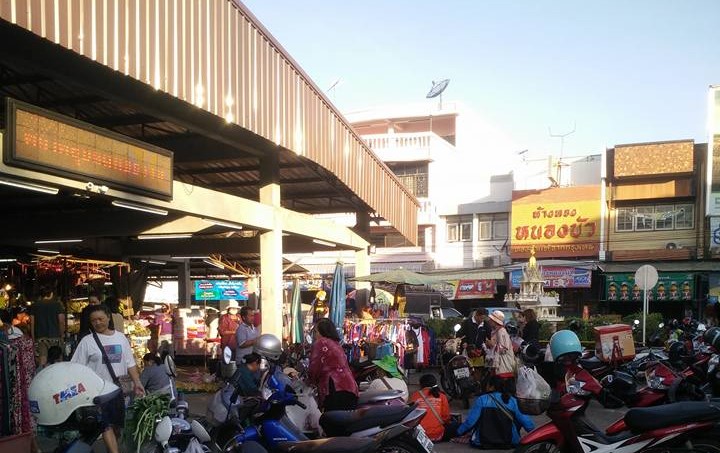 44231_ด้านหน้าตลาด.jpg