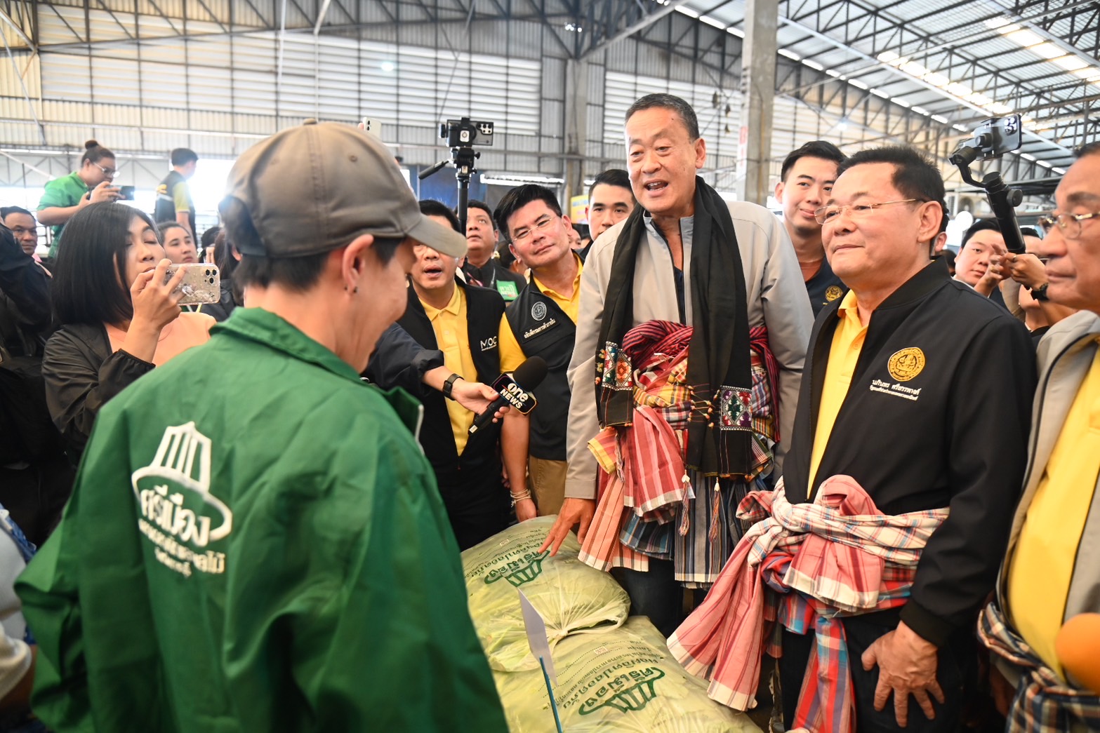 ติดตามสถานการณ์ผัก-ผลไม้ ณ ตลาดกลางศรีเมือง 