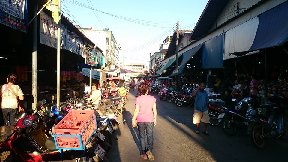 44327_ด้านหน้าตลาด.jpg