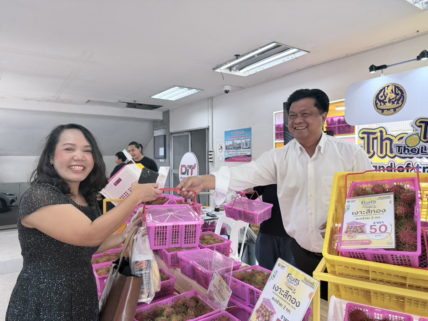 ข่าวเลขที่ 148/2569 พาณิชย์ ลุยช่วยเงาะตราดราคาตก ลงพื้นที่รับฟังชาวสวน ดึงห้างค้าปลีกเร่งรับซื้อ พยุงราคา–กระจายผลผลิตออกนอกแหล่งผลิต (28 พฤษภาคม 2569)