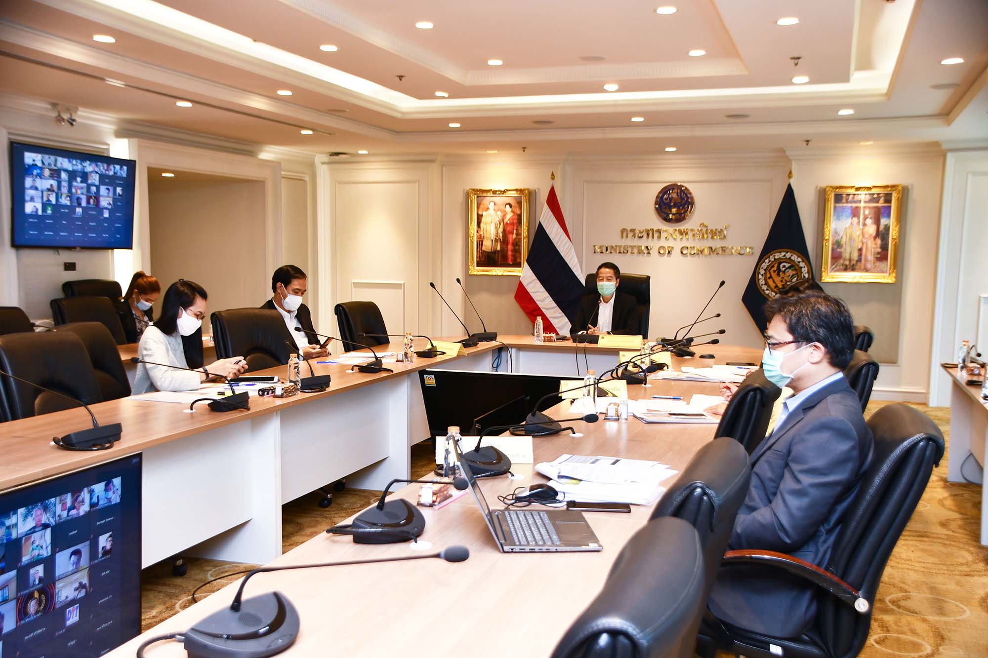 อธิบดีร่วมประชุมแก้ปัญหาข้าวทั้งระบบ