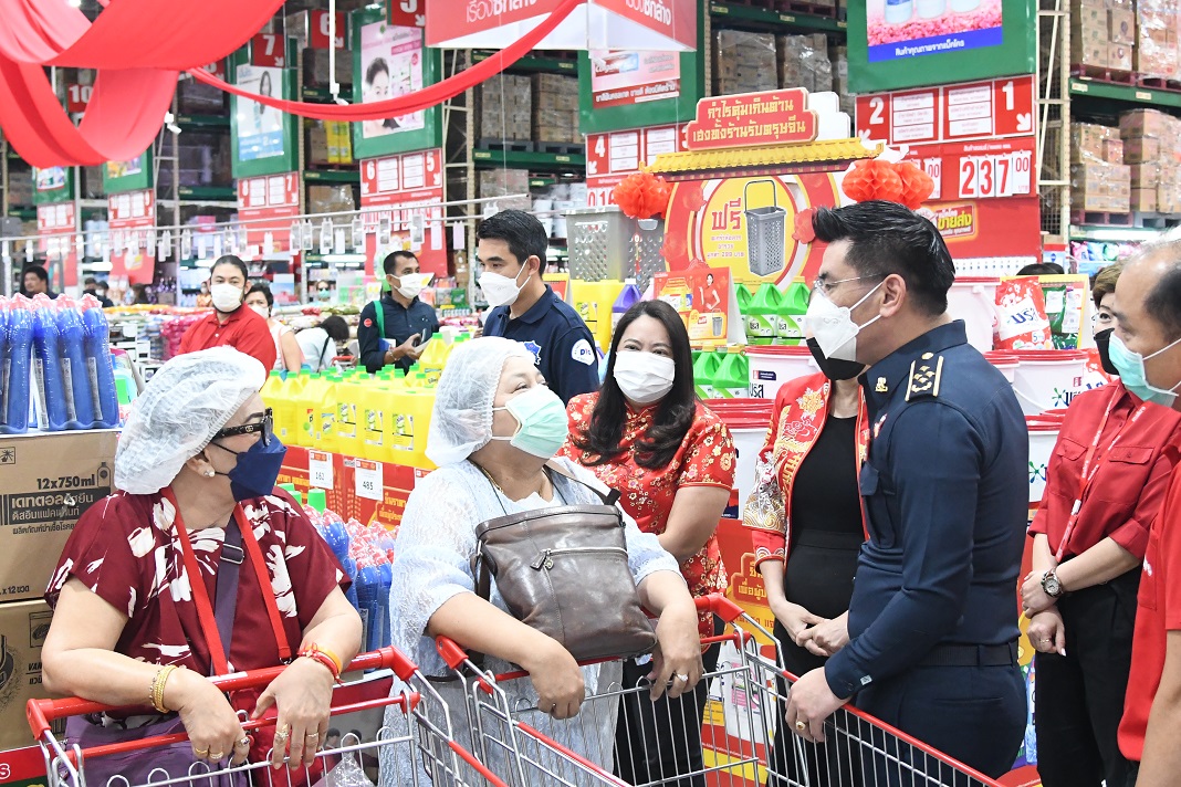 กรมการค้าภายในติดตามโครงการ "พาณิชย์ลดราคา!...ช่วยประชาชน เทศกาลตรุษจีน ปีกระต่าย" (Lot 23)