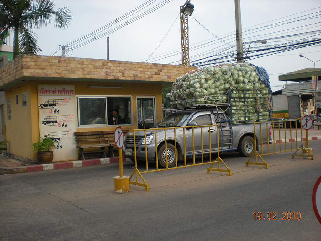 22086_รถขนสินค้าเข้าสู่ตลาด 3.jpg