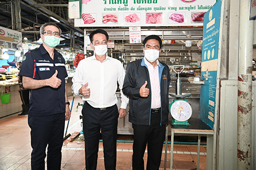 พาณิชย์ตรวจสอบความเที่ยงตรงของเครื่องชั่งในตลาดสด