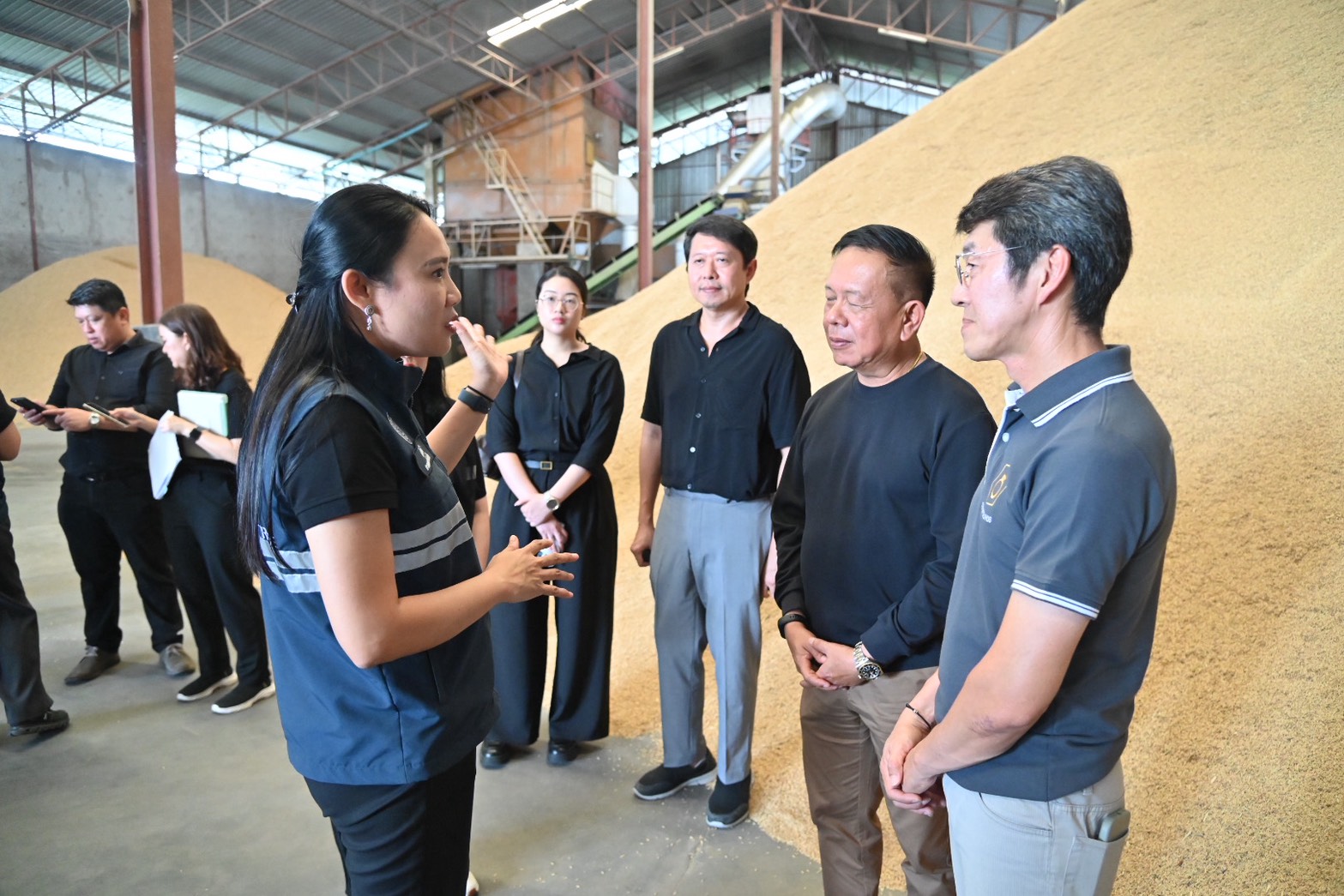 ข่าวเลขที่ 22/2569 DIT ลุยภาคอีสาน! เตรียมความพร้อมโรงสีรับผลผลิตข้าวนาปี 2568/69 หนุนโครงการชดเชยดอกเบี้ย เสริมสภาพคล่องรับซื้อข้าวชาวนา พยุงราคาข้าวต้นฤดูกาล (3 พฤศจิกายน 2568)