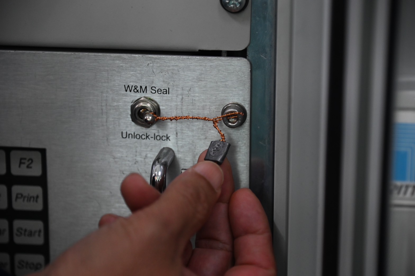 กรมการค้าภายในลงพื้นที่ชลบุรี ตรวจสอบสถานีบริการน้ำมันที่เข้าร่วมโครงการ “หัวจ่ายเชื้อเพลิงมาตรฐาน” สร้างความเชื่อมั่นผู้บริโภค