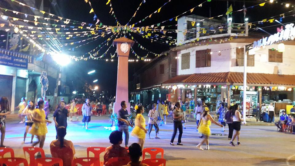 21668_การแสดงรำวงพื้นบ้าน.jpg