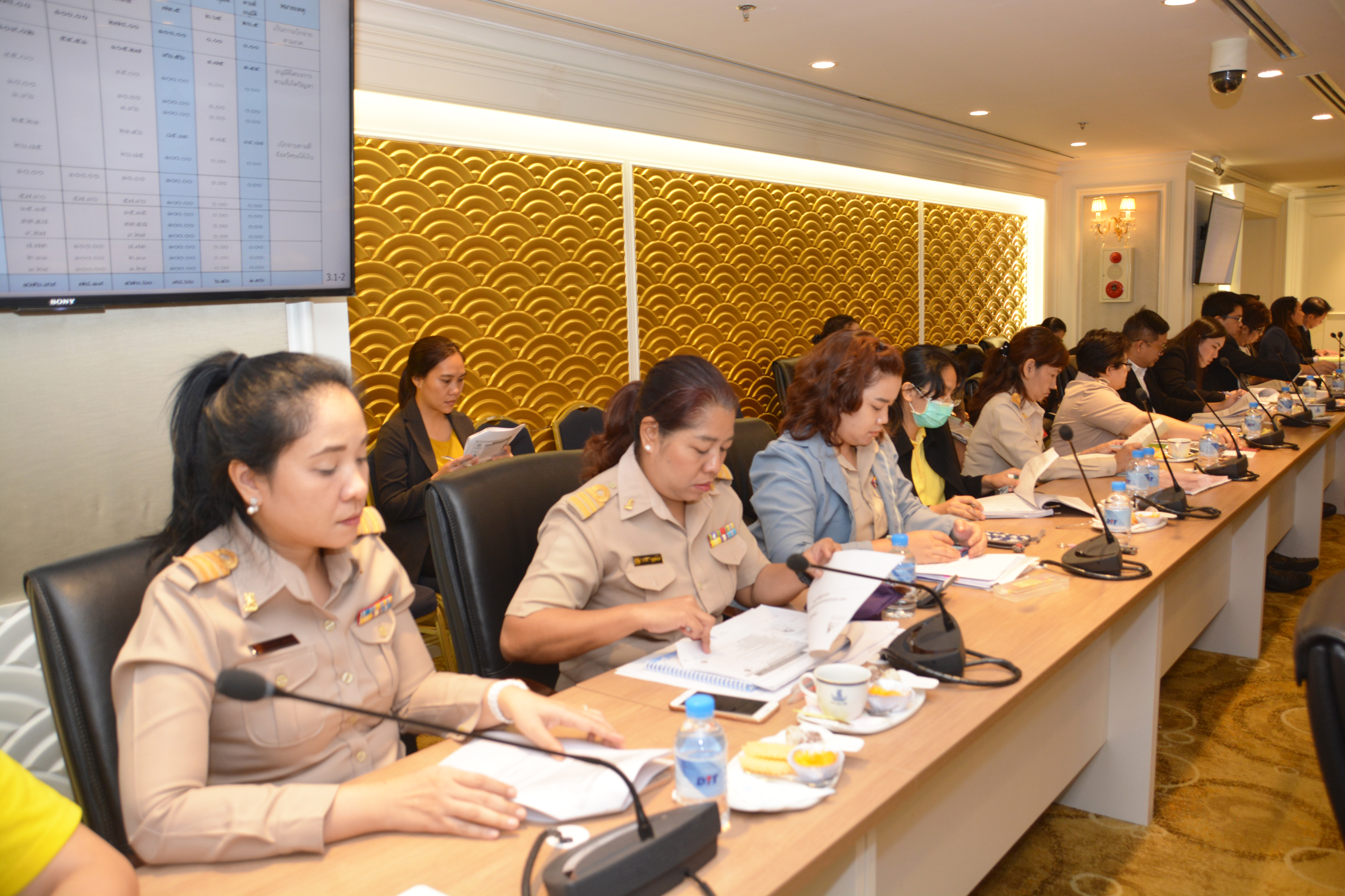 การประชุมคณะกรรมการนโยบายและมาตรการช่วยเหลือเกษตรกร