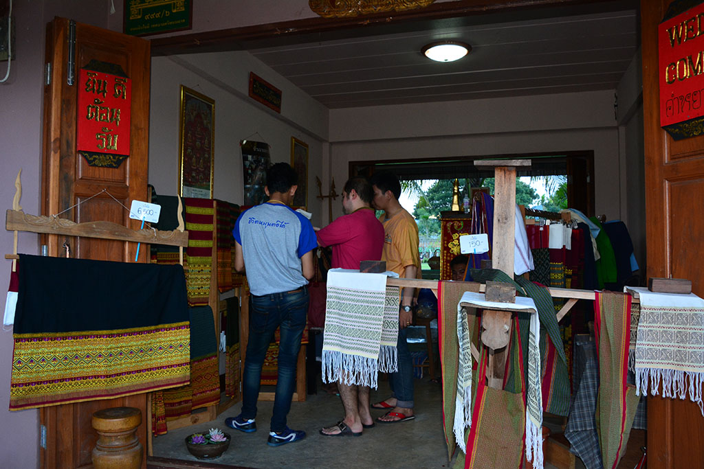 22058_ร้านผ้าพื้นเมือง 1.JPG