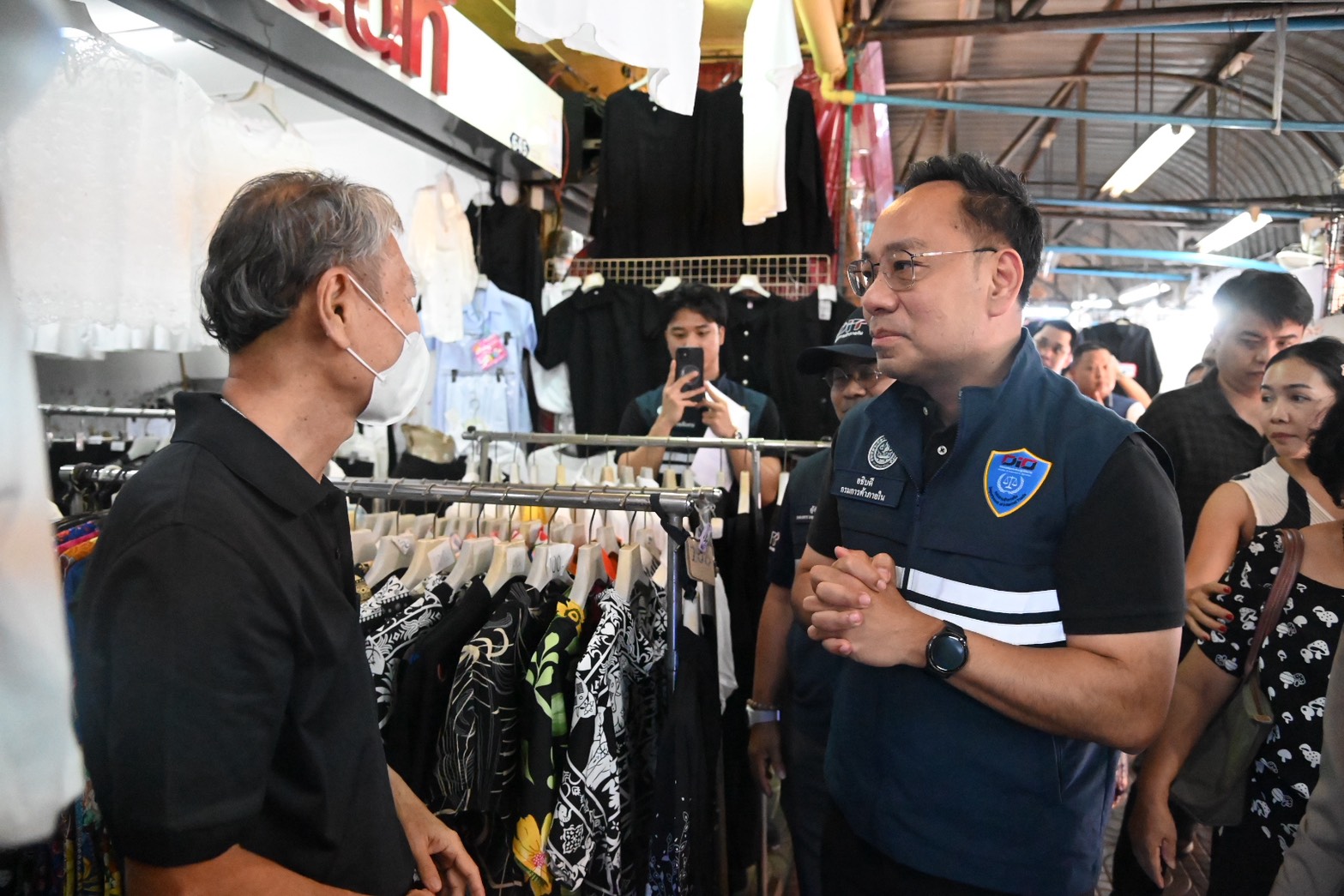 ข่าวเลขที่ 19/2568 DIT รับลูกนายกฯ ลงพื้นที่คุมเข้มราคาชุดดำ–ป้องกันการฉวยโอกาสเอาเปรียบประชาชน พร้อมเดินหน้ามาตรการลดค่าครองชีพ รองรับโครงการ “คนละครึ่ง” เริ่มพรุ่งนี้  (28 ตุลาคม)