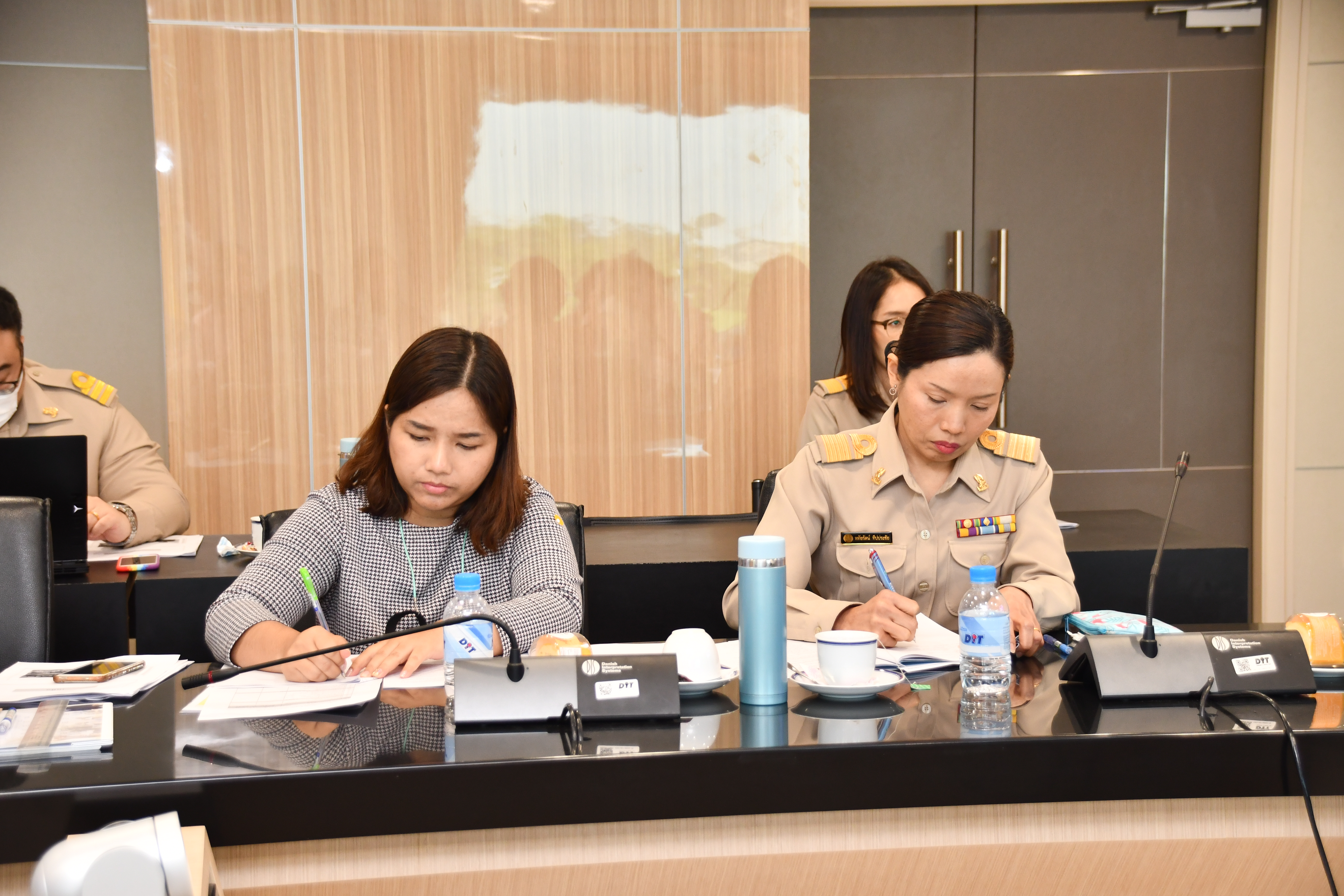การประชุมหารือแนวทางการพัฒนาศักยภาพศูนย์จำหน่ายสินค้าเกษตรชุมชน FARM OUTLET