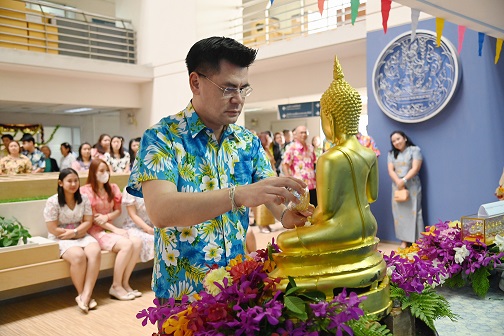 สืบสานประเพณีไทย สรงน้ำพระ  เนื่องในเทศกาลสงกรานต์ 