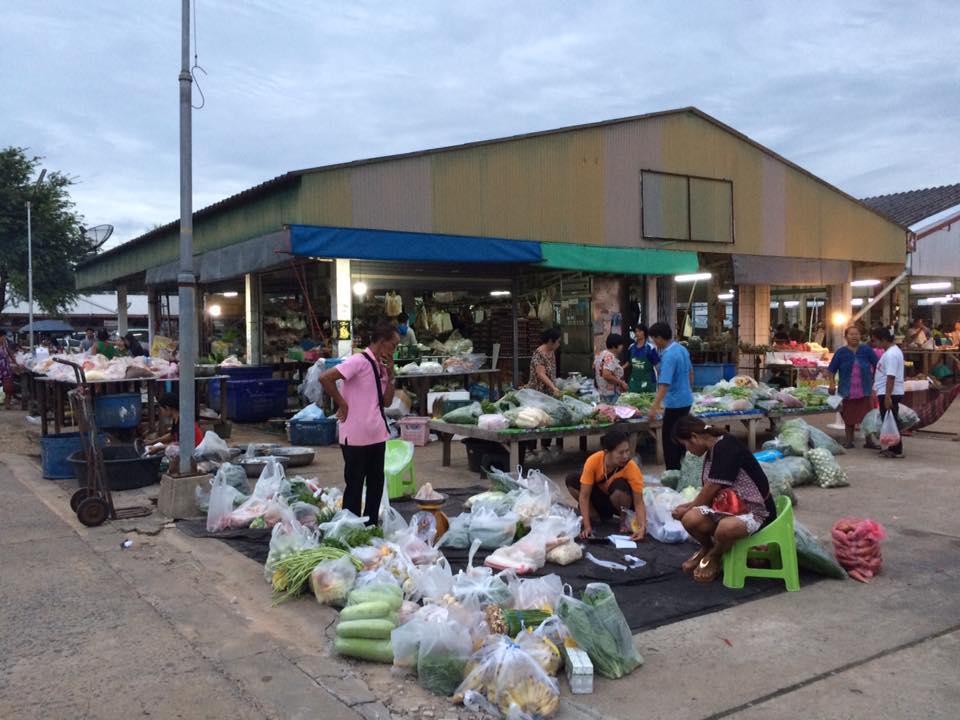 33760_ด้านหน้าตลาด.jpg