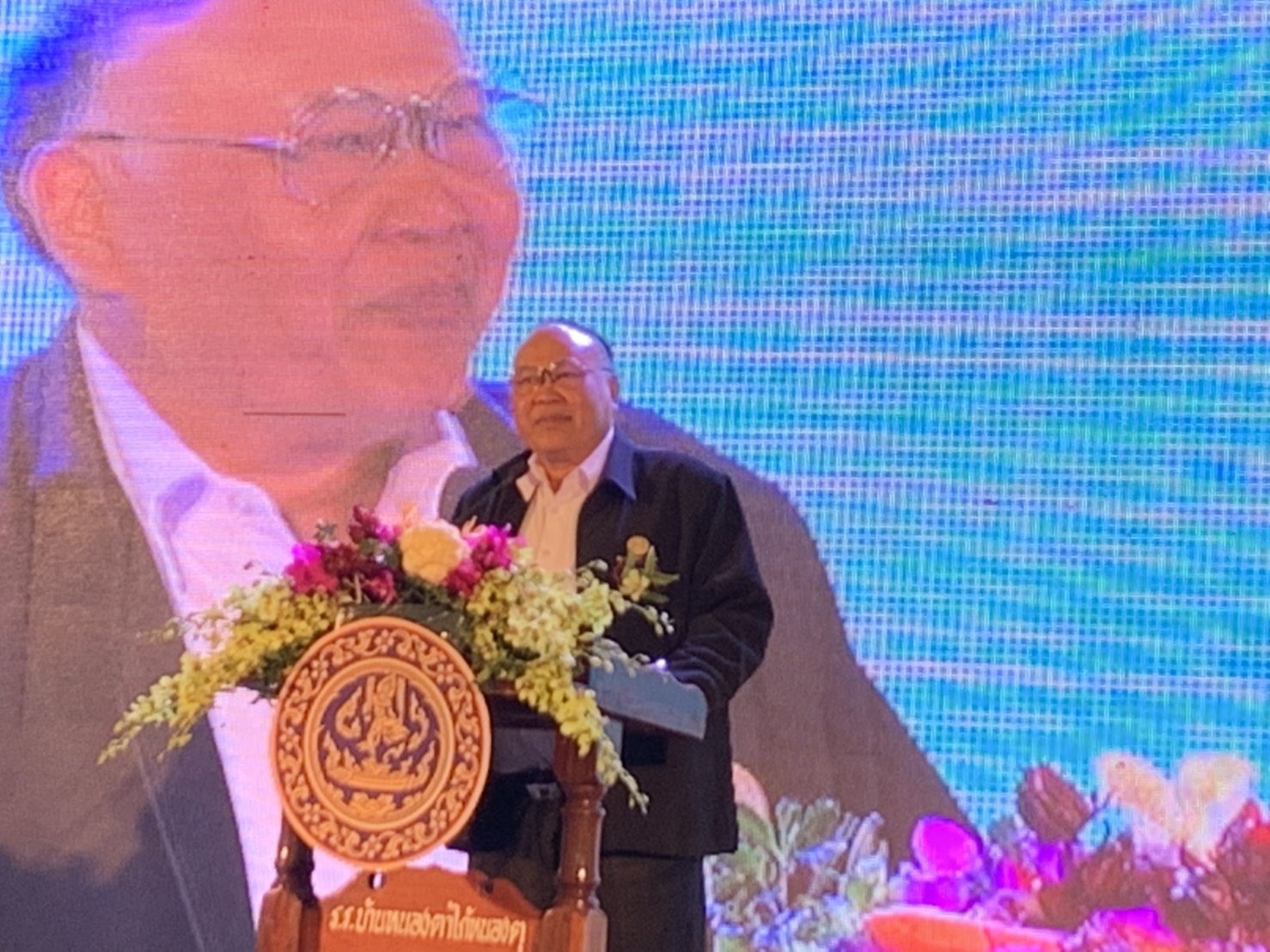 รองอธิบดีกรมการค้าภายใน เปิดงานมหกรรมธงฟ้าลดค่าครองชีพผู้ประสบภัยจังหวัดร้อยเอ็ด